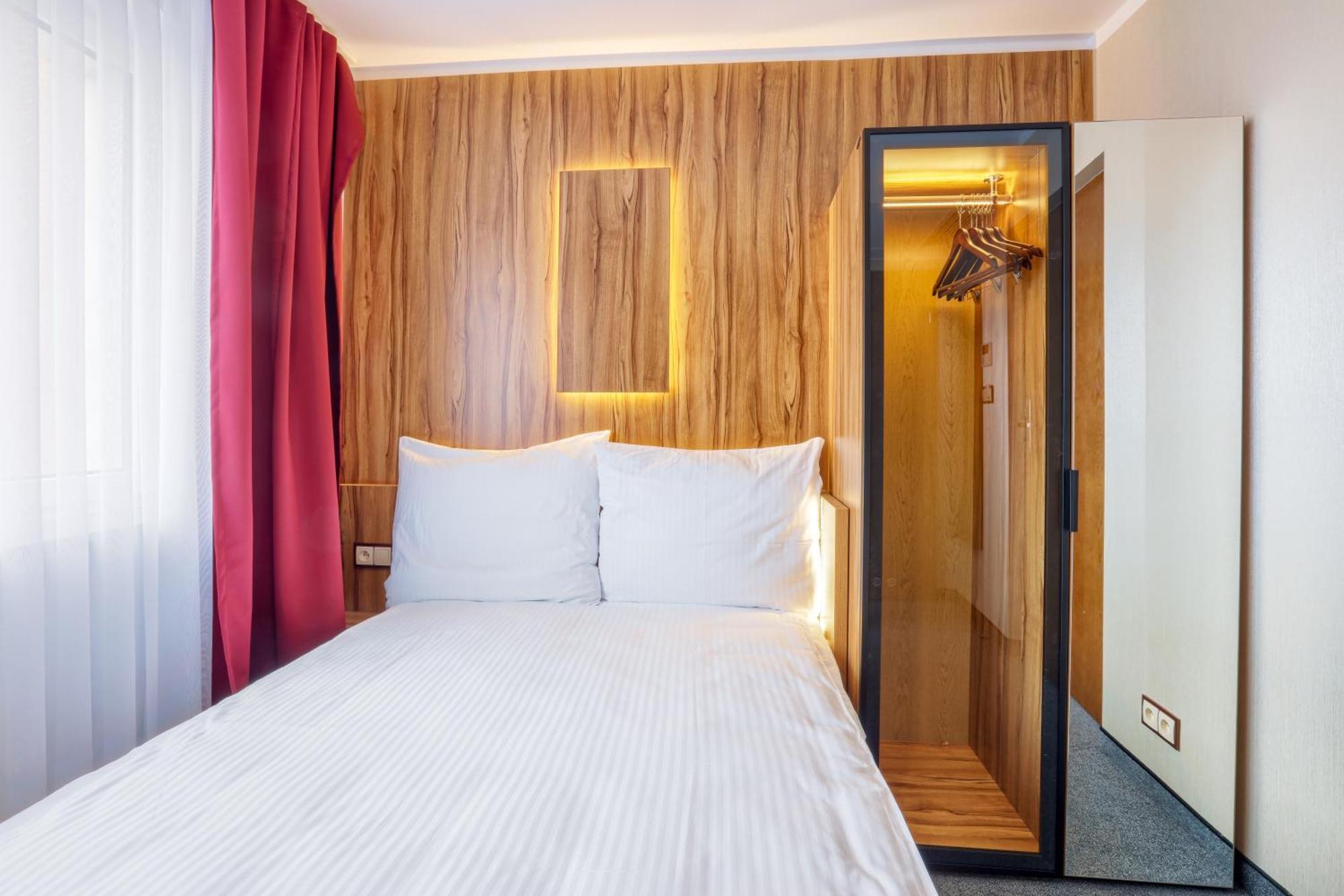 Hotel Weneda Opole Quarto foto